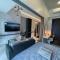 Elegant 1BR Uptown Parksuites BGC 200mbps/ Smart TV
