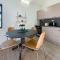 Vibrant apartment on bustling street, above a restaurant Perfect for tourists, - Stavanger