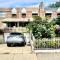 LGA airport 3 mins, 3 BR Duplex House, Parking and private backyard, 9mins subway! - East Elmhurst