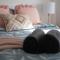 Fun Filled Renovated 80s Gem, 400m to Beach!