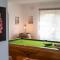 Fun Filled Renovated 80s Gem, 400m to Beach!