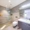 *RC7C* For your most relaxed & Cosy stay + Free Parking + Free Fast WiFi * - Batley