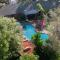 Fun Filled Renovated 80s Gem, 400m to Beach!