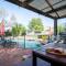 Fun Filled Renovated 80s Gem, 400m to Beach!