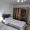 Modern Apartment in Sheraton Heliopolis, 5 minutes from Cairo Airport عمارة مطعم دجاج كنساس - 开罗
