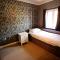 Stylish Village Townhouse w/ Parking – Near Leeds & York