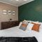 Near Drake/Downtown packed w/Amenities - Hot Tub - Movie Theater