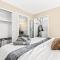 1st Floor 1BR Flat, King Bed, End Unit - روزفيل