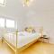 Pass the Keys 49 Byron Square Modern and Spacious 3 Bed Home with Free Parking