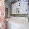 Kelly's Comfortable Quinton Home - Quinton
