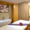 Surya Hotel & Cottages Prigen - 特里特斯