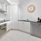 Elegant 3BR Cairns Esplanade Apartment with Pool - Cairns North