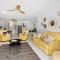 Elegant 3BR Cairns Esplanade Apartment with Pool