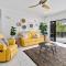 Elegant 3BR Cairns Esplanade Apartment with Pool - Cairns North