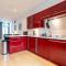 3-Bedroom Lower Ground Flat in Knaresborough Town Centre - Нерсборо