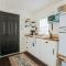 Downtown Tiny Home near Shenandoah National Park - نيو ماركت
