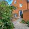 Spacious two bedroom apartment with one parking space - Thame