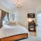 12 Mi to Portland Home with Clackamas River Views - Gladstone