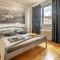 Vivid Condo by NDK and Vitosha Blvd with Free Secured Parking and AC - Sófia