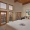 Glacier Lodge - West