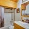 Owls Nest - Cozy Cabin with Hot Tub and Fireplace! - Gold Bar