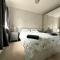Stylish Village Townhouse w/ Parking – Near Leeds & York
