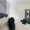 Birks House By RMR Accommodations - NEW - Sleeps 8 - Modern - Parking - Stoke-on-Trent