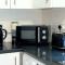 Birks House By RMR Accommodations - NEW - Sleeps 8 - Modern - Parking - Stoke on Trent