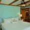 Large Ocean Front Home Close to Village - Surfside Gecko