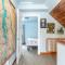 UPSTAIRS Alki Beach APARTMENT - Seattle -Historic-1858