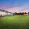 Kulang Retreat in charming Broke with Large Swim Spa and games room suits up to 14 guests