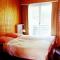 Sunny 2 BR w large terrace, stunning views & pool - 克莱恩 蒙塔纳