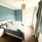 Cosy Country Escape | Fireplace & Views | Leeds & York