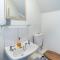 Whole floor apartment with parking and ferry voucher - 考斯