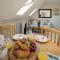 Whole floor apartment with parking and ferry voucher - 考斯