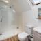 3 Bed apartment on Festival Bus Route with parking and ferry voucher