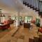 Luxury Villa In Prestigious Pristine Bay, Home Of The Black Pearl Golf Course
