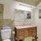 St Petersburg Home with Yard and Grill 2 Mi to Beach! - Redington Shores