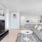 3 Bedrooms Apt in Glen Waverley central * parking