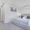 3 Bedrooms Apt in Glen Waverley central * parking