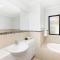 Redgum Treehouse - Outstanding luxury in the heart of wine country and minutes from the beaches - Quindalup