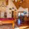 The Glen House -9 Bdrm Estate Sleep 26 Movie Theater,Pool,Golf,Ski