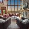 The Glen House -9 Bdrm Estate Sleep 26 Movie Theater,Pool,Golf,Ski