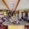 The Glen House -9 Bdrm Estate Sleep 26 Movie Theater,Pool,Golf,Ski