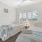 Cairns Waterfront Condo - 5 minutes from airport