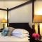Toms Place Guest House