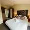 Long Meadow Lodge with Hot Tub