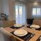 Cozy, Spacious 3 Bedroom Maisonette, 6 to 9 ppl, 1 min walk from Seafront