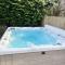 10 sleeper beautiful house with 8 seat hot tub! - Durley