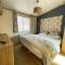 Beautiful Caravan With Decking At Carlton Meres Holiday Park, Suffolk Ref 60001m - Саксмандем